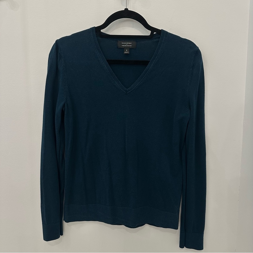 Work capsule Banana Republic Forever Size Small V-Neck Sweater